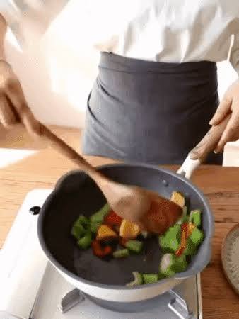 Köks redskap i trä